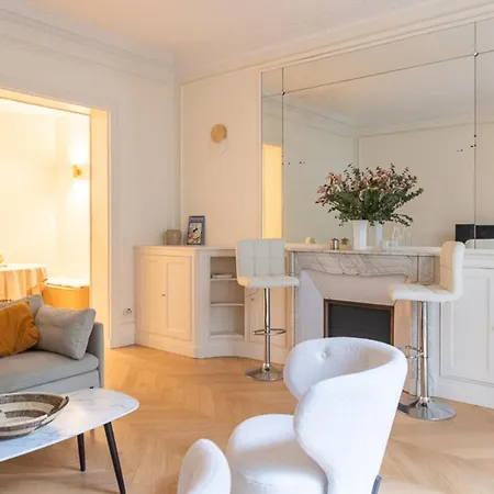 Beautiful Cocoon Of In The 16th Paris
